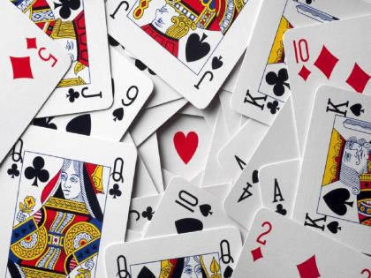 A deck of cards behind the bar; Police detained seven people | बार मागे रंगला पत्त्यांचा डाव; पोलिसांनी सात जणांना घेतले ताब्यात