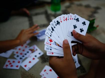 Raid on gambling house in Shelubazar; 10 arrested | शेलूबाजार येथे जुगार अड्डयावर धाड; १० जणांना अटक