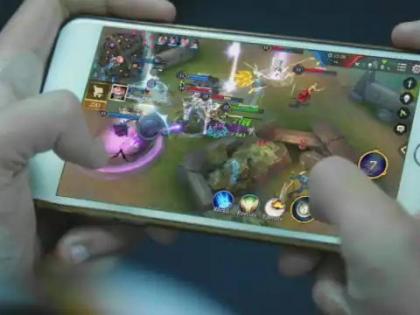 iqoo cgo gaming job cheif gaming officer post for mobile game enthusiasts tech | गेम खेळणारेही होतील 'ऑफिसर', 6 महिन्यांत 10 लाख कमावण्याची ऑफर!