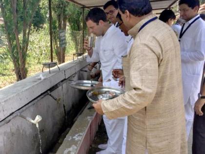 Sonia, Rahul Gandhi's own washed dish in Sevagram Ashram | सेवाग्राम आश्रमात सोनिया, राहुल गांधींनी धुतले स्वत:चे ताट