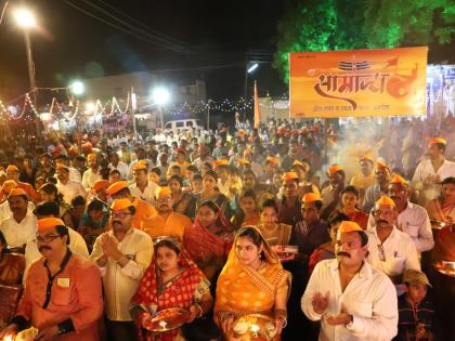 Maharatti of Ganapati at the hands of 101 couples at Koulkhed | कौलखेड येथे १०१ जोडप्यांच्या हस्ते गणरायाची महाआरती