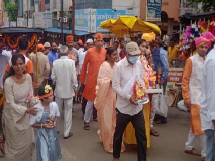 Morya.., welcome to Ganapati Bappa in Kolhapur in lively atmosphere | मोरया.., कोल्हापुरात गणपती बाप्पाचे चैतन्यमय वातावरणात स्वागत, पारंपारिक वाद्यांचा दणदणाट