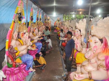 20 thousand Ganesh idols in Nandurbar | नंदुरबारात 20 हजार गणेशमूर्ती घेताय आकार