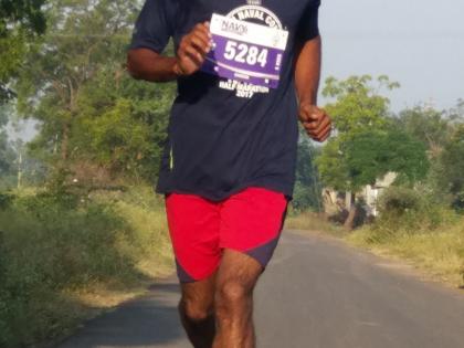 Who is Shrigonda's Usen Bolt? He won Navy Marathon, which surpassed seven thousand athletes | कोण आहे श्रीगोंद्याचा युसेन बोल्ट? ज्याने सात हजार धावपटूंना मागे टाकून जिंकली नेव्हीची मॅरेथॉन