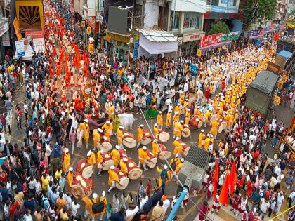 Pune Ganpati Festival Corporate culture colors the Ganesh Chaturthi celebrations of the workers | Pune Ganpati Festival : कार्यकर्त्यांच्या गणेशोत्सवाला कॉर्पोरेट कल्चरचा रंग Pune Ganpati Festival Corporate culture colors the Ganesh Chaturthi celebrations of the workers | Pune Ganpati Festival : कार्यकर्त्यांच्या गणेशोत्सवाला कॉर्पोरेट कल्चरचा रंग