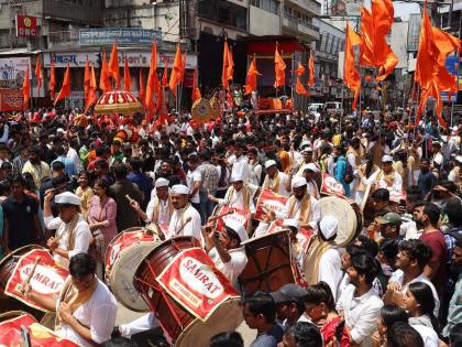 The controversy over Pune's immersion procession has been resolved! Now celebrate Ganeshotsav in a disciplined manner, appeals the Police Commissioner | Pune Ganpati Visarjan: पुण्याच्या विसर्जन मिरवणुकीतील वाद मिटला! आता गणेशोत्सव शिस्तीत साजरा करा, पोलीस आयुक्तांचे आवाहन The controversy over Pune's immersion procession has been resolved! Now celebrate Ganeshotsav in a disciplined manner, appeals the Police Commissioner | Pune Ganpati Visarjan: पुण्याच्या विसर्जन मिरवणुकीतील वाद मिटला! आता गणेशोत्सव शिस्तीत साजरा करा, पोलीस आयुक्तांचे आवाहन