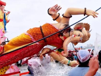 'We need a limit of ten feet on the height of Ganesh idols'; Demand to the state government to make strict regulations | 'गणेशमूर्तीच्या उंचीवर दहा फुटांपर्यंत मर्यादा हवी'; कठोर नियमावली करण्याची राज्य सरकारकडे मागणी 'We need a limit of ten feet on the height of Ganesh idols'; Demand to the state government to make strict regulations | 'गणेशमूर्तीच्या उंचीवर दहा फुटांपर्यंत मर्यादा हवी'; कठोर नियमावली करण्याची राज्य सरकारकडे मागणी