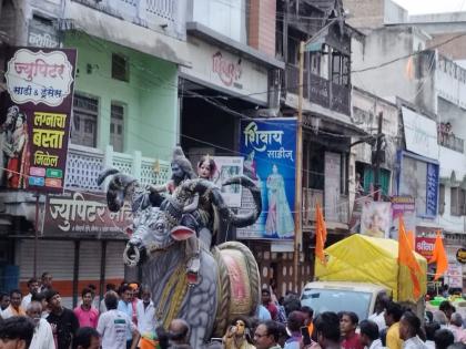 Various demonstrations were presented by Shree Ganeshotsav Mandals, Aghori dance attracted the attention of young and old | श्री गणेशोत्सव मंडळांकडून विविध प्रात्यक्षिके सादर, अघोरी नृत्याने वेधले आबालवृध्दांचे लक्ष