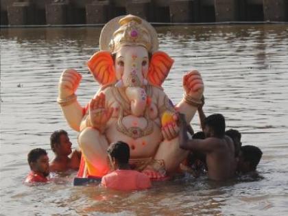 Move POP Ganesh idols immersed in natural water the next day, instructions from the Environment Department | नैसर्गिक पाण्यात विसर्जित पीओपी गणेशमूर्ती दुसऱ्या दिवशी हलवा, पर्यावरण विभागाच्या सूचना