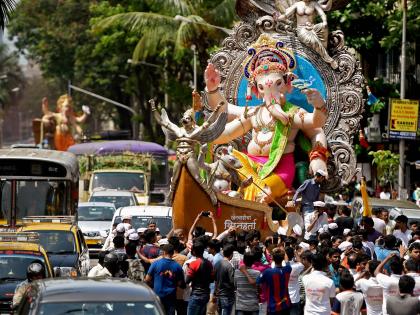 Bappa next year, this year ..., the festivals of seven-day Ganesha, crowd of unemployed devotees | बाप्पा पुढच्या वर्षी लवकर या..., सात दिवसांच्या गणरायांना निरोप, विसर्जनस्थळी भाविकांची गर्दी