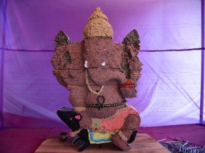 Ganesha Idol made by Pencis in Akola | अकोल्यात साकारलाय 'पेन्सिल बाप्पा'