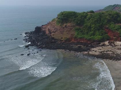 Dead body of man found on Ganeshgule beach Ratnagiri | Ratnagiri: गणेशगुळे समुद्रकिनारी आढळला मृतदेह, पाेलिसांकडून ओळख पटविण्याचे काम सुरू