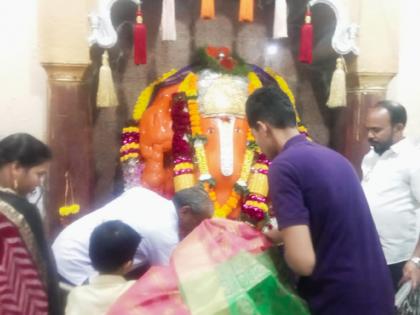 On the occasion of Sankashti Chaturthi in Uran, a crowd gathers at the Ganesha temple for darshan | उरणमध्ये संकष्टी चतुर्थीच्या निमित्ताने गणेश मंदिरात दर्शनासाठी गर्दी