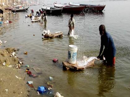 Ganga river is the most dangerous in the world due to pollution; Capsules are released directly in the vessel without water processing | प्रदूषणामुळे गंगा नदी जगात सर्वात संकटग्रस्त; रसायनयुक्तपाणी प्रक्रियेशिवाय थेट सोडले जाते पात्रात