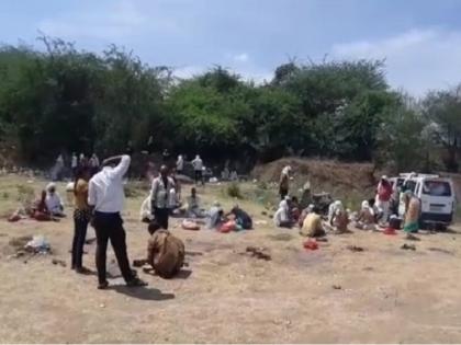 corona virus : Corona rule ‘swaha’; Crowd of relatives from Maharashtra and other states in Gangakhed for posthumous rites | corona virus : कोरोना नियम 'स्वाहा'; मृत्यूपश्चात विधीसाठी गंगाखेडमध्ये महाराष्ट्रासह परराज्यातून नातेवाईकांची गर्दी corona virus : Corona rule ‘swaha’; Crowd of relatives from Maharashtra and other states in Gangakhed for posthumous rites | corona virus : कोरोना नियम 'स्वाहा'; मृत्यूपश्चात विधीसाठी गंगाखेडमध्ये महाराष्ट्रासह परराज्यातून नातेवाईकांची गर्दी