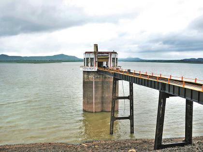 40% reserves in dams in Nashik by mid-June | जूनच्या मध्यावर नाशिकमधील धरणांमध्ये ४० टक्के साठा