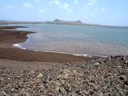 Abundant water in the tank, still water bow | नाशकात मुबलक पाणी, तरीही पाणी बाणी