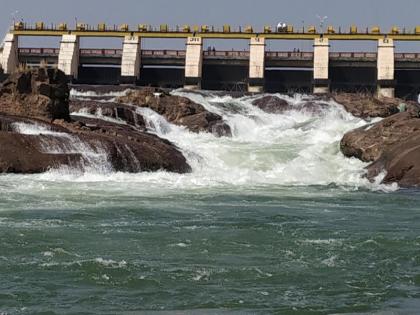 In Marathwada, water from Mula dam will come first; Water released from Nagar, Nashik | मराठवाड्यात मुळा धरणाचे पाणी येणार सर्वात आधी; नगर, नाशिकमधून विसर्ग सुरु  