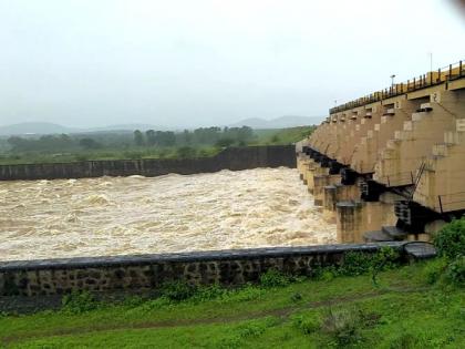 Gangapur dam disbanded; Godavari level decreased | गंगापूर धरणातून विसर्ग घटला; गोदावरीची पातळी घटली