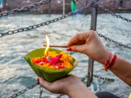 Ganga Dussehra 2022: If you want to worship Ganga at home today, then read this melodious hymn of Ganga! | Ganga Dussehra 2022: आज घरबसल्या गंगेची मानसपूजा करायची असेल तर हे गंगेचे सुमधुर स्तोत्र वाचाच!