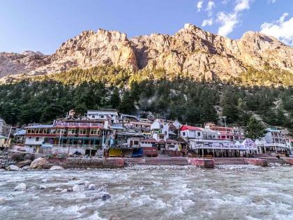 gangotri road collapses devotees in nashik narrowly escape | गंगोत्री मार्गात दरड कोसळली, नाशिकमधील भाविक थोडक्यात बचावले!