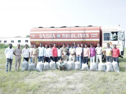 'Pushpa' style ganja smuggling; A stock of 3 quintals of ganja, which arrived in a tanker from Visakhapatnam, was seized | 'पुष्पा' स्टाइलने गांजा तस्करी; विशाखापट्टणमहून टँकरमध्ये आलेल्या ३ क्विंटल गांजाचा साठा जप्त