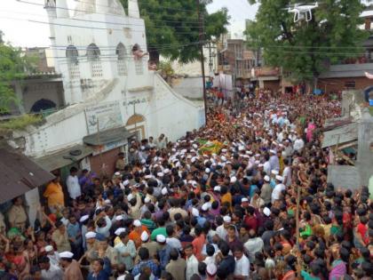 Devotee to Bappa in a devotional environment in Dhule district | धुळे जिल्ह्यात भक्तीमय वातावरणात बाप्पाला निरोप