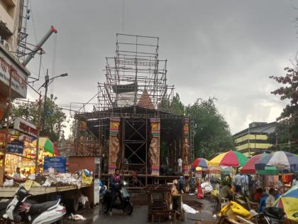 Enfolded hands to welcome ganpati bappa In Pune preparations have started from the mandals activists are busy putting up scenes and pavilions | मंगलमूर्ती मोरया! लाडक्या बाप्पाच्या स्वागतासाठी गुंतले हात; पुण्यात मंडळांकडून तयारी सुरू, देखावे, मंडप टाकण्यात कार्यकर्ते मग्न