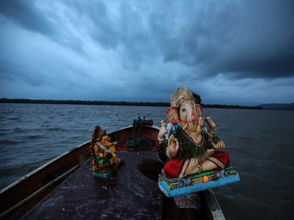 Revas Bhaucha dhhakka boat service starts from tomorrow now go by boat without hesitation for Ganapati | चाकरमान्यांनो, गणपतीसाठी आता बिनधास्त जा बोटीने; उद्यापासून रेवस-भाऊचा धक्का सेवा सुरू!