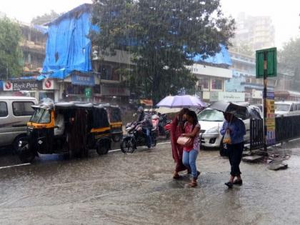 Due to torrential rains, the power supply to the public Ganeshotsav Mandal will be immediately discontinued | मुसळधार पावसामुळे सार्वजनिक गणेशोत्सव मंडळांना वीज पुरवठा त्वरित खंडित करण्याची सूचना