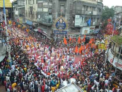 The immersion procession went wrong; the mandals expressed their displeasure with the police. | Pune Ganpati Festival: विसर्जन मिरवणुकीचा क्रम चुकला; मंडळांची पोलिसांबद्दल जाहीर नाराजी The immersion procession went wrong; the mandals expressed their displeasure with the police. | Pune Ganpati Festival: विसर्जन मिरवणुकीचा क्रम चुकला; मंडळांची पोलिसांबद्दल जाहीर नाराजी