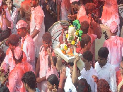 Pune residents are inclined towards eco-friendly Ganeshotsav; 6 lakh idols immersed in the city, 2.5 lakh idols donated | पर्यावरणपूरक गणेशोत्सवाकडे पुणेकरांचा कल; शहरात ६ लाख मूर्तींचे विसर्जन, पावणेदोन लाख मूर्ती दान Pune residents are inclined towards eco-friendly Ganeshotsav; 6 lakh idols immersed in the city, 2.5 lakh idols donated | पर्यावरणपूरक गणेशोत्सवाकडे पुणेकरांचा कल; शहरात ६ लाख मूर्तींचे विसर्जन, पावणेदोन लाख मूर्ती दान
