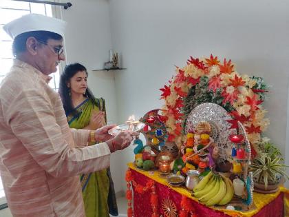 Lord Ganapatibappa sitting at home! | घरोघरी विराजमान गणपतीबाप्पा!