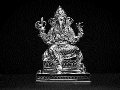 This year's silver idol of Chinchpokli's Chintamani | चिंचपोकळीच्या चिंतामणीची यंदा चांदीची मूर्ती