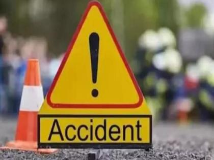 Car-bicycle collision while returning from Devdarshan, an accident took place in Ganapatipule | देवदर्शनासाठी आलेल्या सांगाेल्यातील गाडीला गणपतीपुळेत अपघात