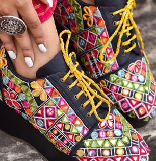 Garba Special Shoes: दांडिया स्पेशल बुटांचे खास डिझाईन्स, कितीही खेळा पाय दुखणार नाहीत