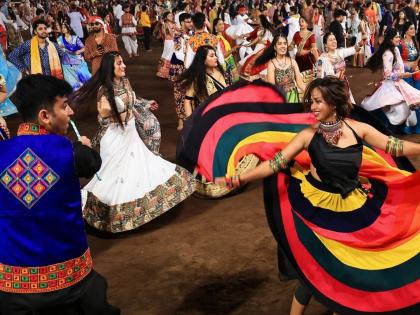 Play Dandiya, Garba with all your heart, but guard your heart; ignoring it is dangerous | दांडिया, गरबा मनापासून खेळा, पण  हृदयाला जपा; दुर्लक्ष करणे धोक्याचे