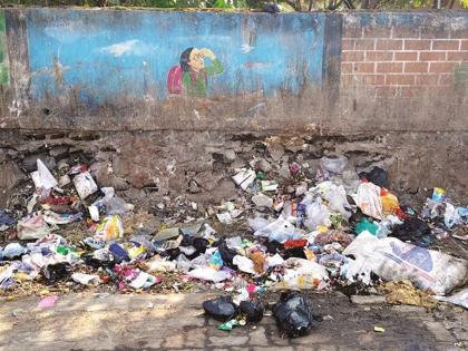 छत्रपती संभाजीनगरच्या विभागीय ग्रंथालयासमोर ‘कचराकोंडी’...वाचनसंस्कृती कशी वाढणार? छत्रपती संभाजीनगरच्या विभागीय ग्रंथालयासमोर ‘कचराकोंडी’...वाचनसंस्कृती कशी वाढणार?