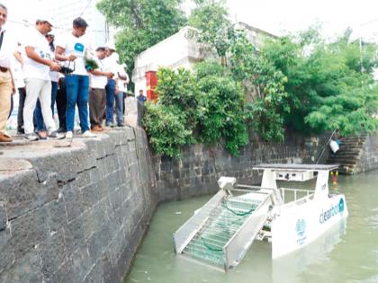 Garbage collection by unmanned solar powered boats; The sea will be sparkling | मानवरहित सौर ऊर्जा बोटीद्वारे कचरा संकलन; समुद्र होणार चकाचक