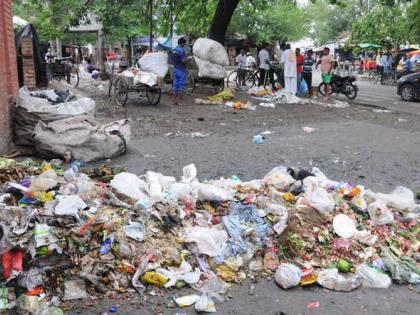 Waste of 29 kt for cleaning; Still piles of dirt in the city |  स्वच्छतेसाठी २९ काेटींची उधळपट्टी; तरीही शहरात घाणीचे ढीग