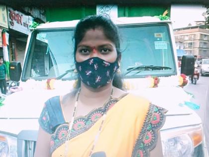 woman buys bolero car for pickup garbage collection kalyan dombivali | कचरा गोळा करुन 'तिच्या' घरात आली लक्ष्मी; पिकअप गाडी घेतल्यानं झालं कौतुक