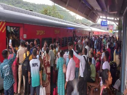 Jump now on railway bookings for the festive period | सणासुदीच्या कालावधीतील रेल्वेच्या बुकिंगवर आतापासूनच उड्या