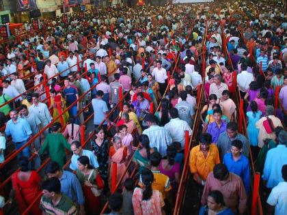 Ganesh devotees' bear in Lalbaug-Pearl; One more day to Anant Chaturdashi | लालबाग-परळमध्ये गणेशभक्तांची रीघ; अनंत चतुर्दशीला उरला एक दिवस