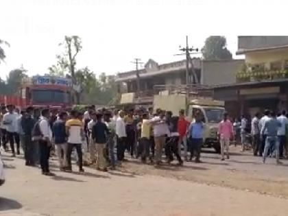 Fighting between youths in Mudal-Adampur village over status quo in kolhapur | स्टेटस लावण्याच्या कारणावरून मुदाळ-आदमापूर गावातील तरुणांच्यात राडा, पोलिसांचा लाटीमार 