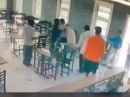 A policeman's drunken commotion in a hotel; Beating the owner in gargoti kolhapur District | Kolhapur: पोलिसाचा हॉटेलमध्ये दारू पिऊन धिंगाणा; मालकास मारहाण, घटना सीसीटीव्ही कॅमेऱ्यात कैद