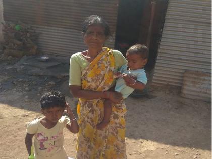 Losing a parent's causes starvation; responsibility Grandmother's shoulder | आई-वडिलाचे छत्र हरवल्याने चिमुकल्यांची होतेय उपासमार; आजीच्या खांद्यावर आहे जबाबदारी