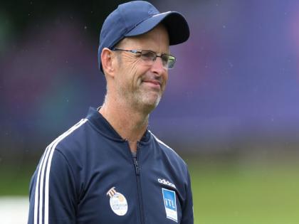 Gary Kirsten wants to be England's coach | गॅरी कर्स्टन बनू इच्छितात इंग्लंडचे  प्रशिक्षक