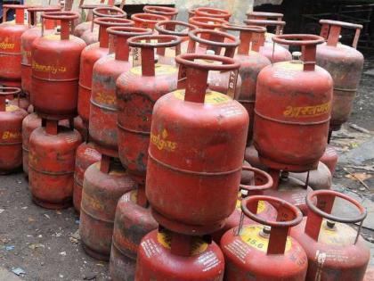 Gas price hike flare up On cylinder eleven hundred how can common people afford it? | Inflation: गॅस दरवाढीचा भडका; सिलिंडर अकराशेवर, सर्वसामान्यांना कसे परवडणार?