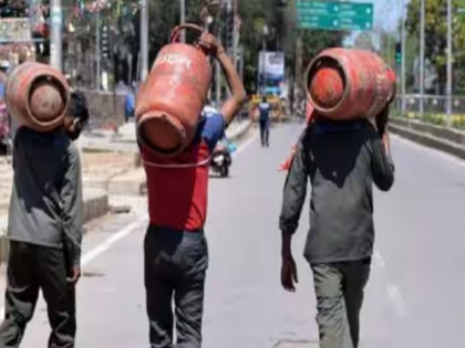 How much extra do you pay for a gas cylinder delivered to your home? Some happily and some... | घरपोच गॅस सिलिंडरसाठी तुम्ही जास्तीचे किती पैसे मोजता ? कोणी खुशीने तर कोणी...