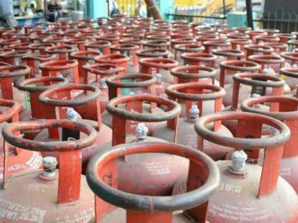 Looting of poor under Ujjwala gas scheme, Congress alleges | उज्ज्वला गॅस योजनेआडून गरिबांची लूट, काँग्रेसचा आरोप